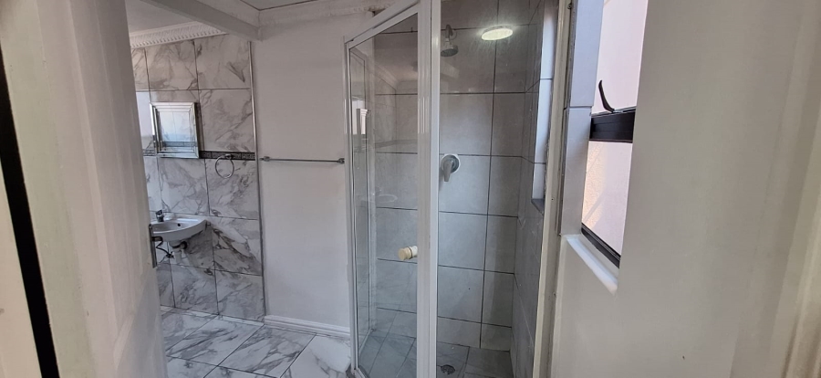 To Let 2 Bedroom Property for Rent in Zeekoevlei Western Cape